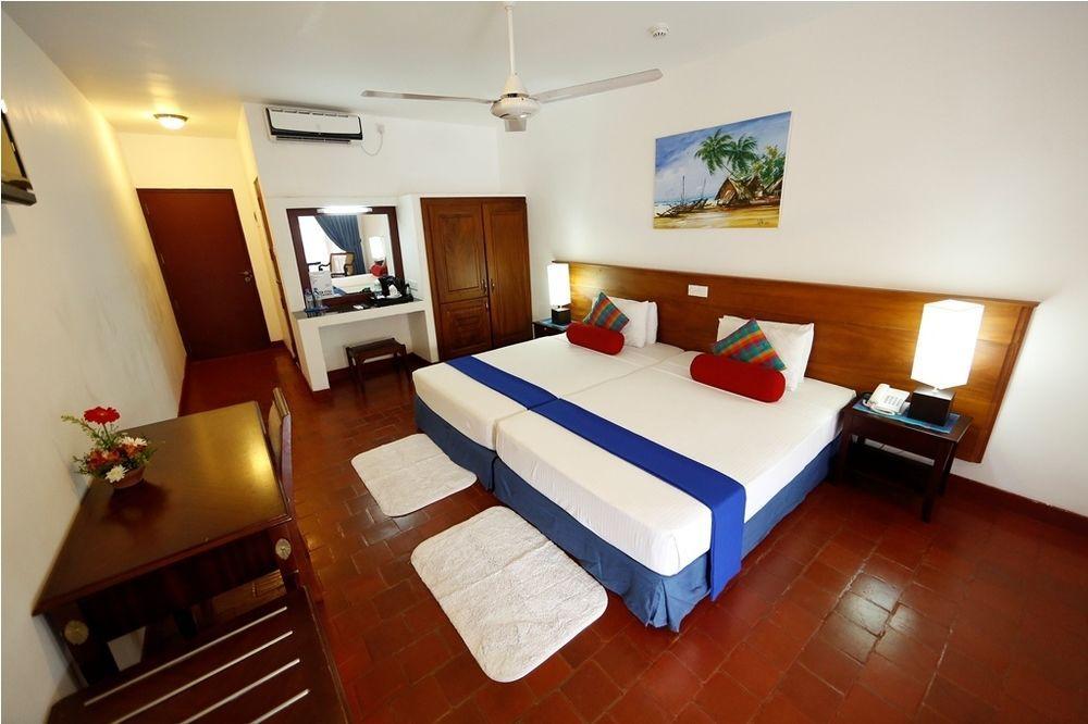 Catamaran Beach Hotel Negombo Buitenkant foto